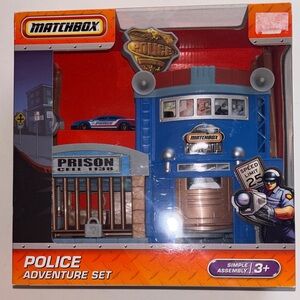 Matchbox Police Adventure Playset Police Car Police Adventure Set 2010 NEW